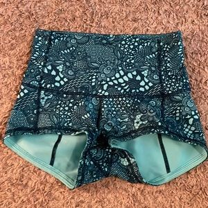 Lululemon size 4